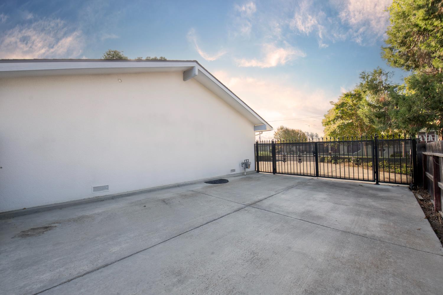 1248 W Mesa Ave, Fresno, CA 93711