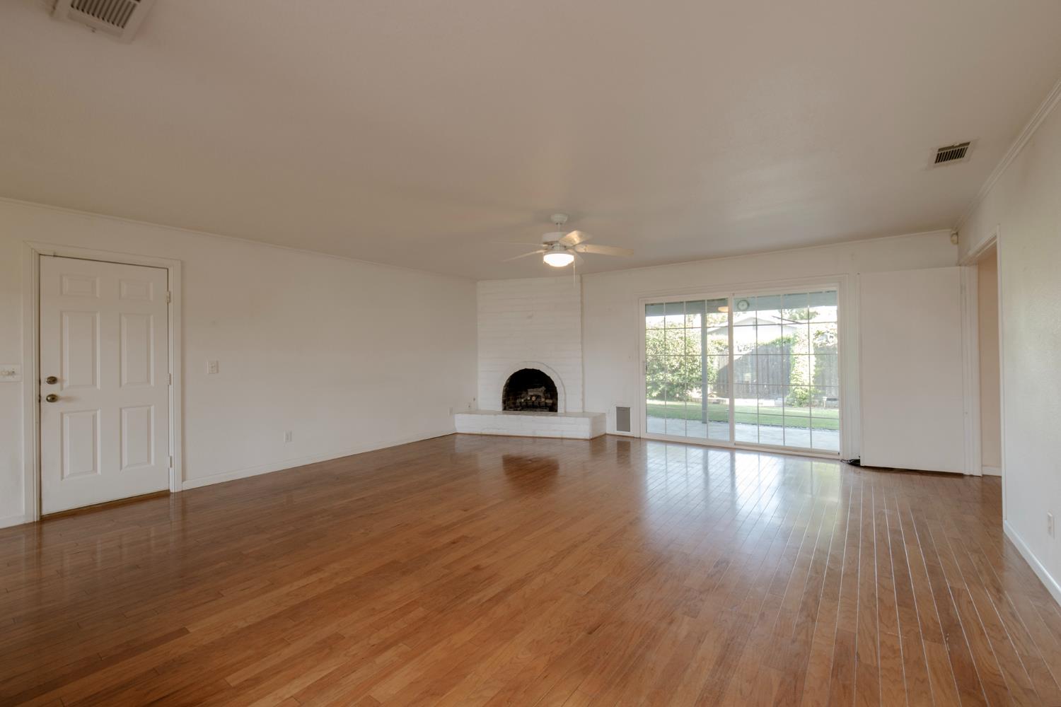 1248 W Mesa Ave, Fresno, CA 93711