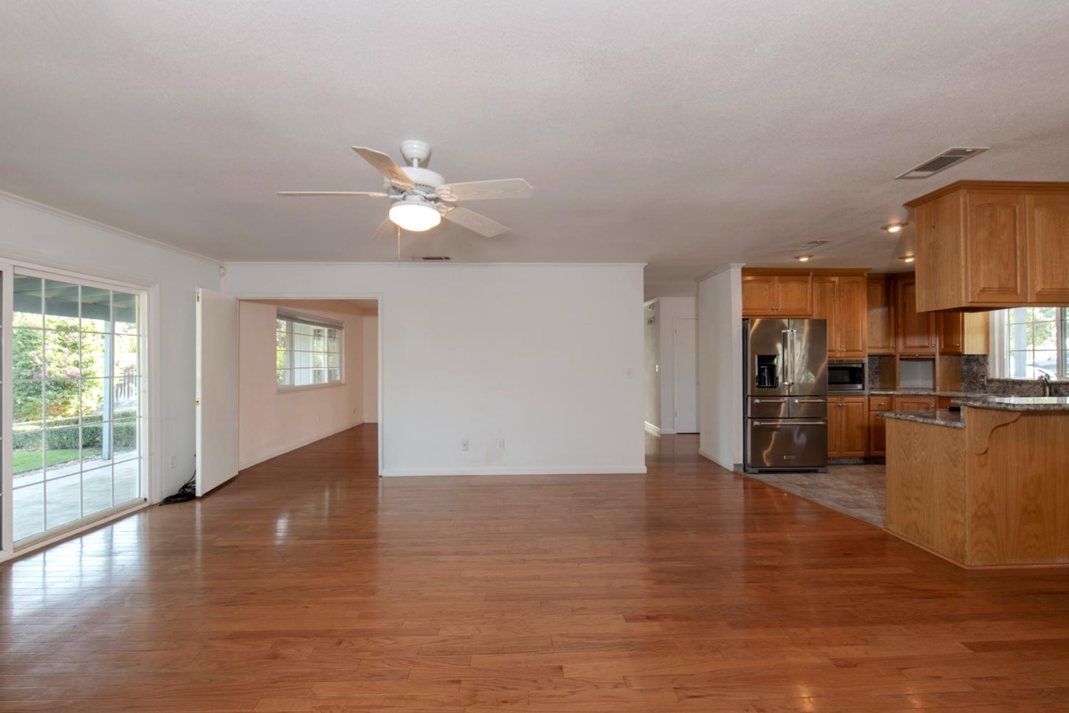 1248 W Mesa Ave, Fresno, CA 93711