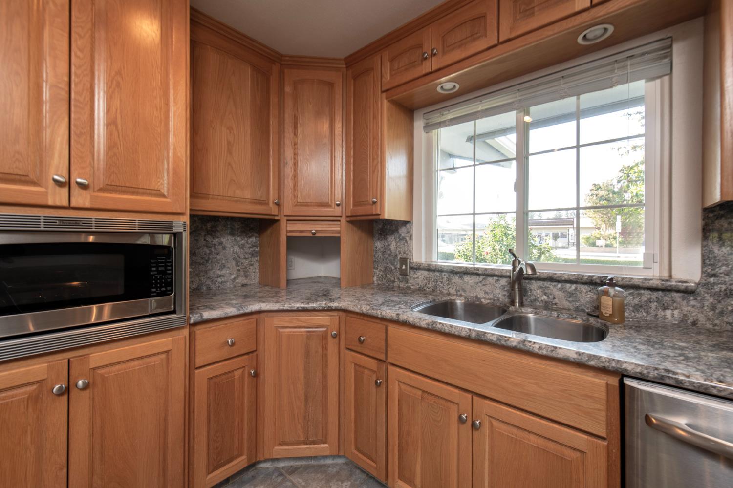 1248 W Mesa Ave, Fresno, CA 93711