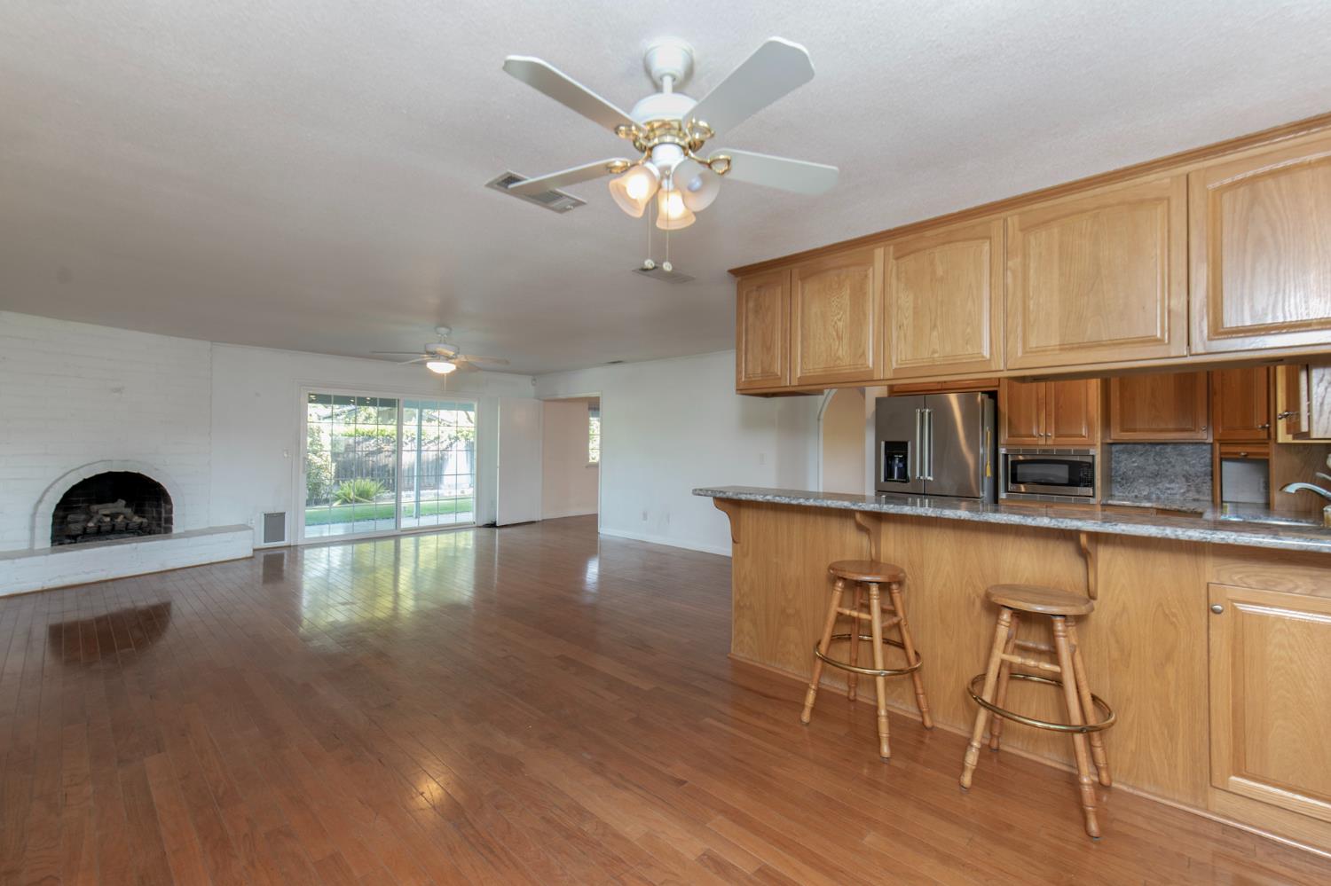 1248 W Mesa Ave, Fresno, CA 93711