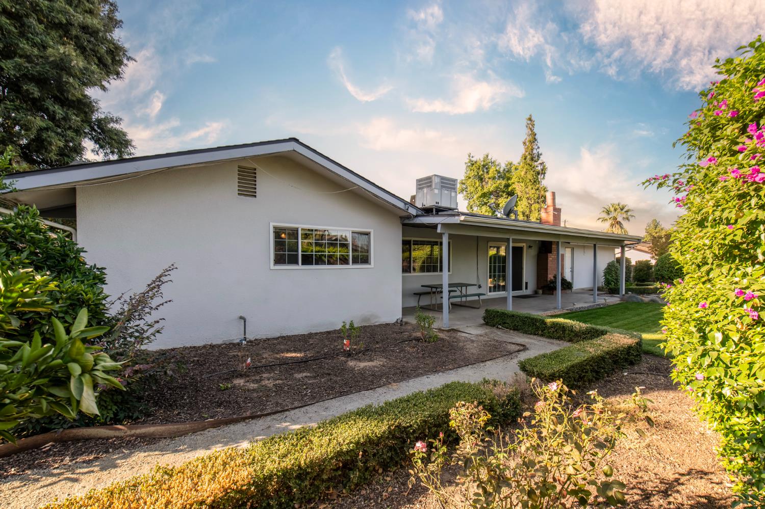 1248 W Mesa Ave, Fresno, CA 93711