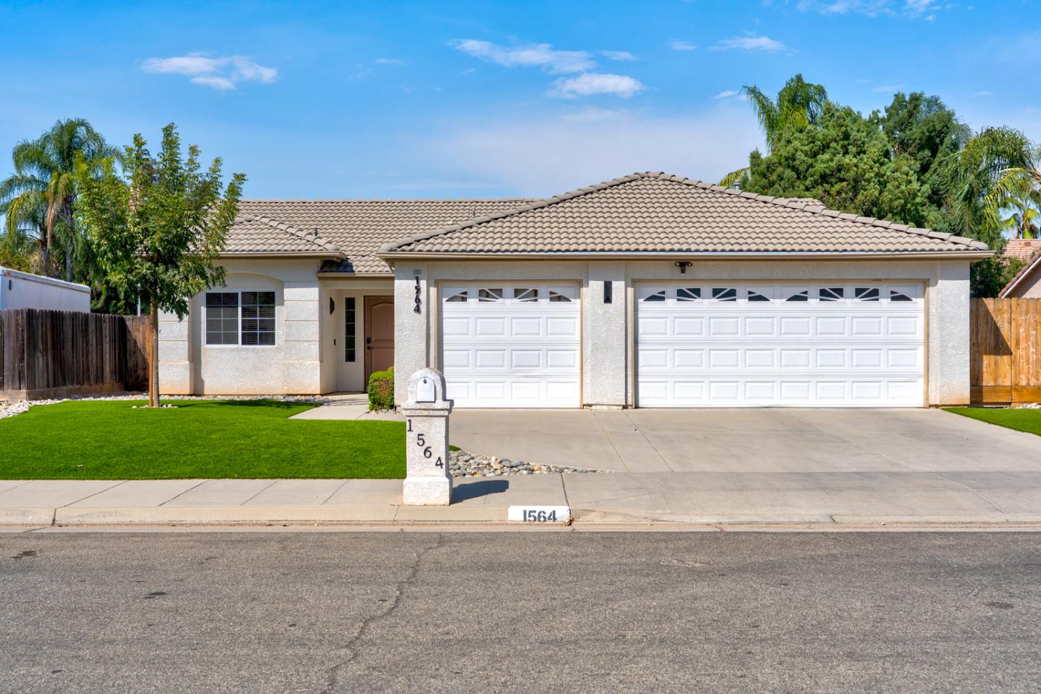 1564 E Waterford Ave, Fresno, CA 93720