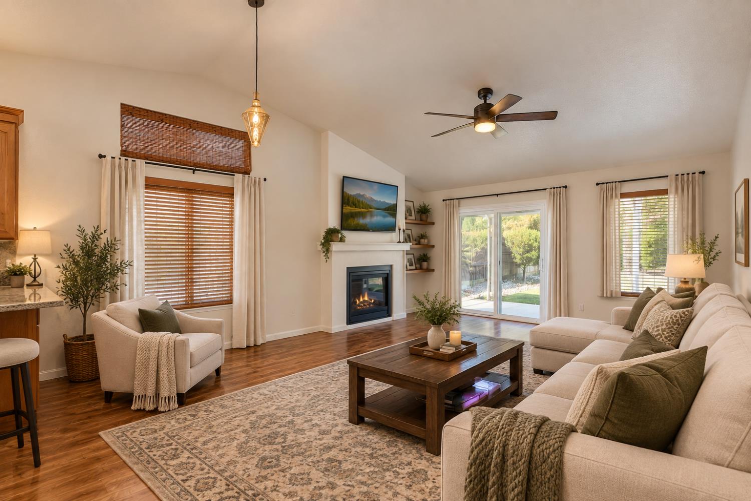 1564 E Waterford Ave, Fresno, CA 93720