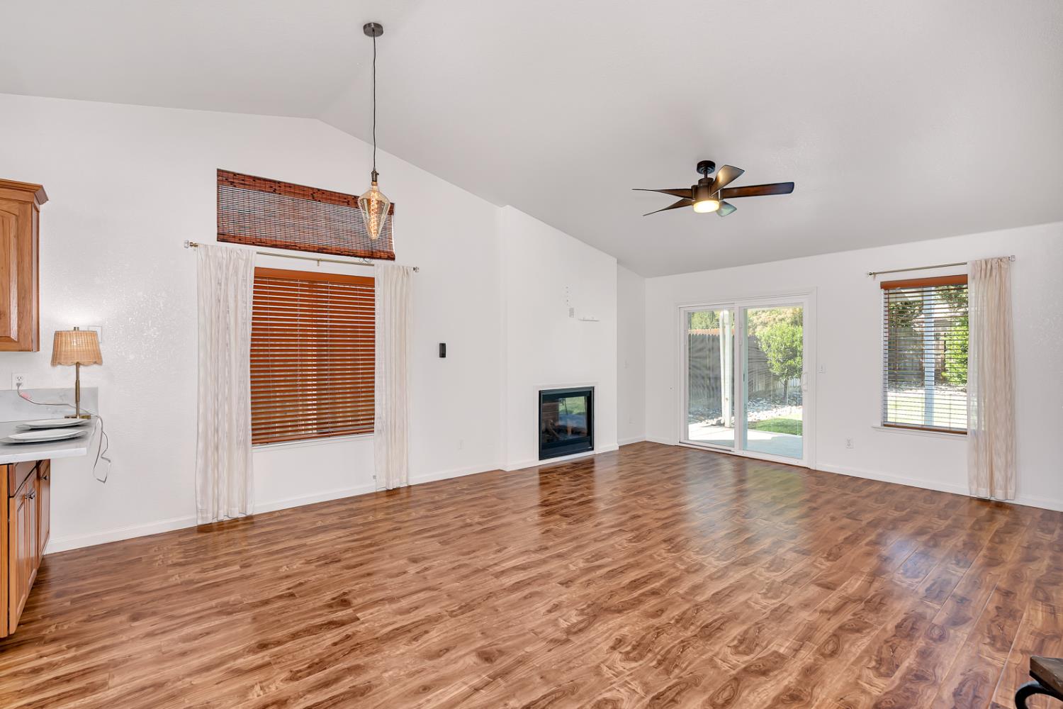 1564 E Waterford Ave, Fresno, CA 93720
