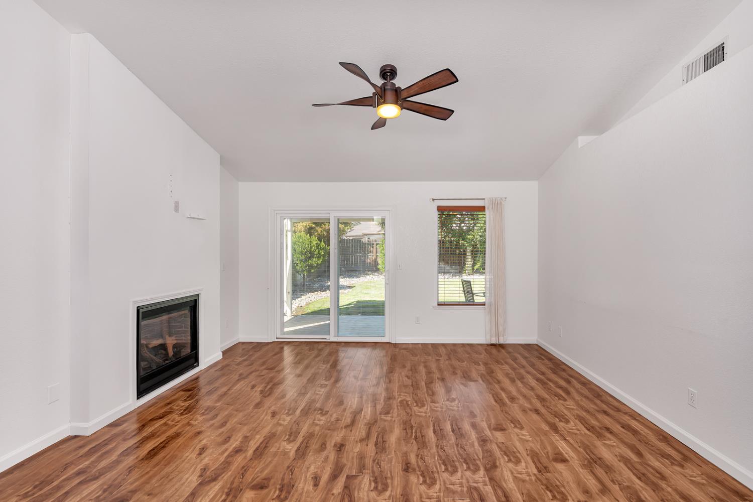 1564 E Waterford Ave, Fresno, CA 93720