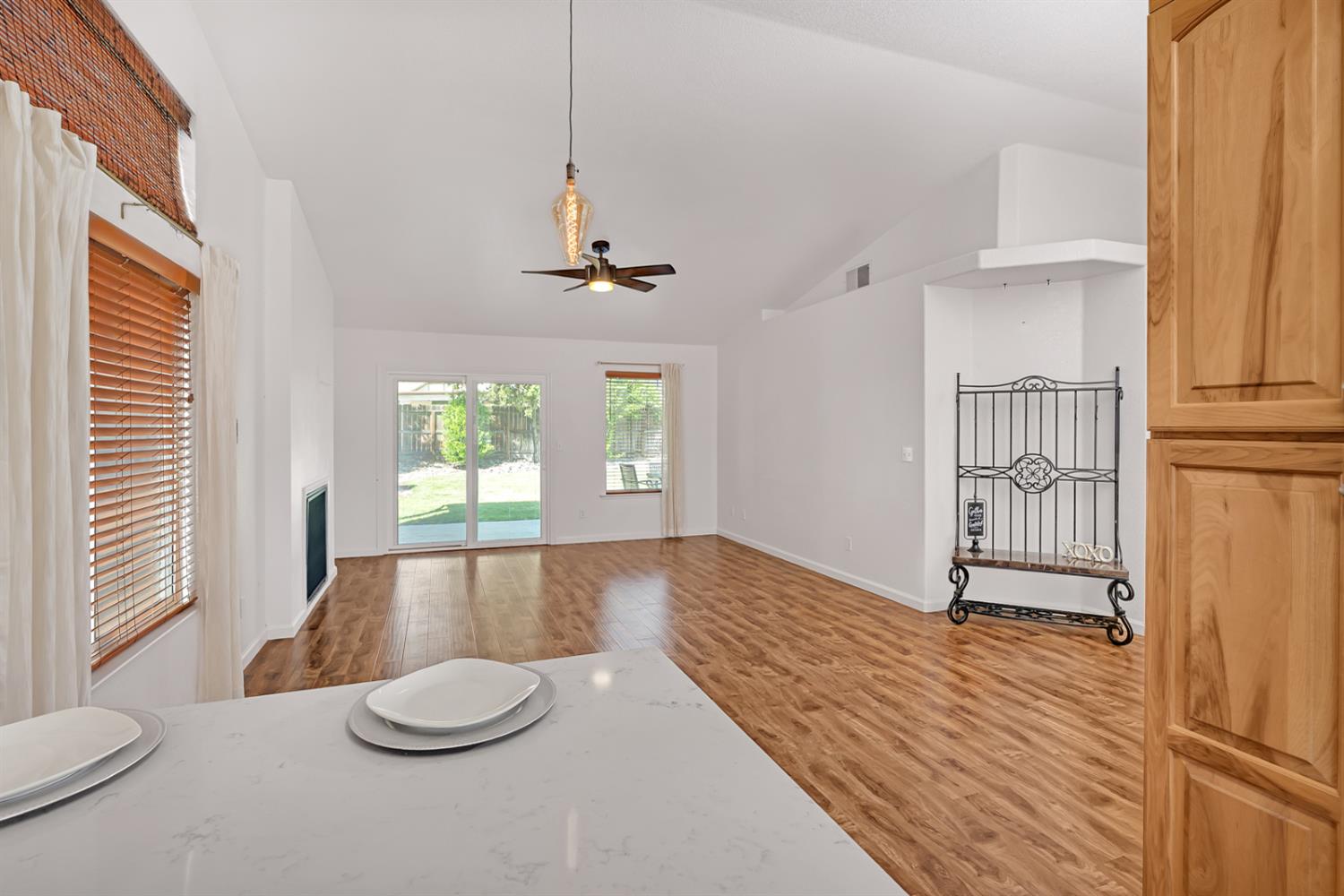 1564 E Waterford Ave, Fresno, CA 93720
