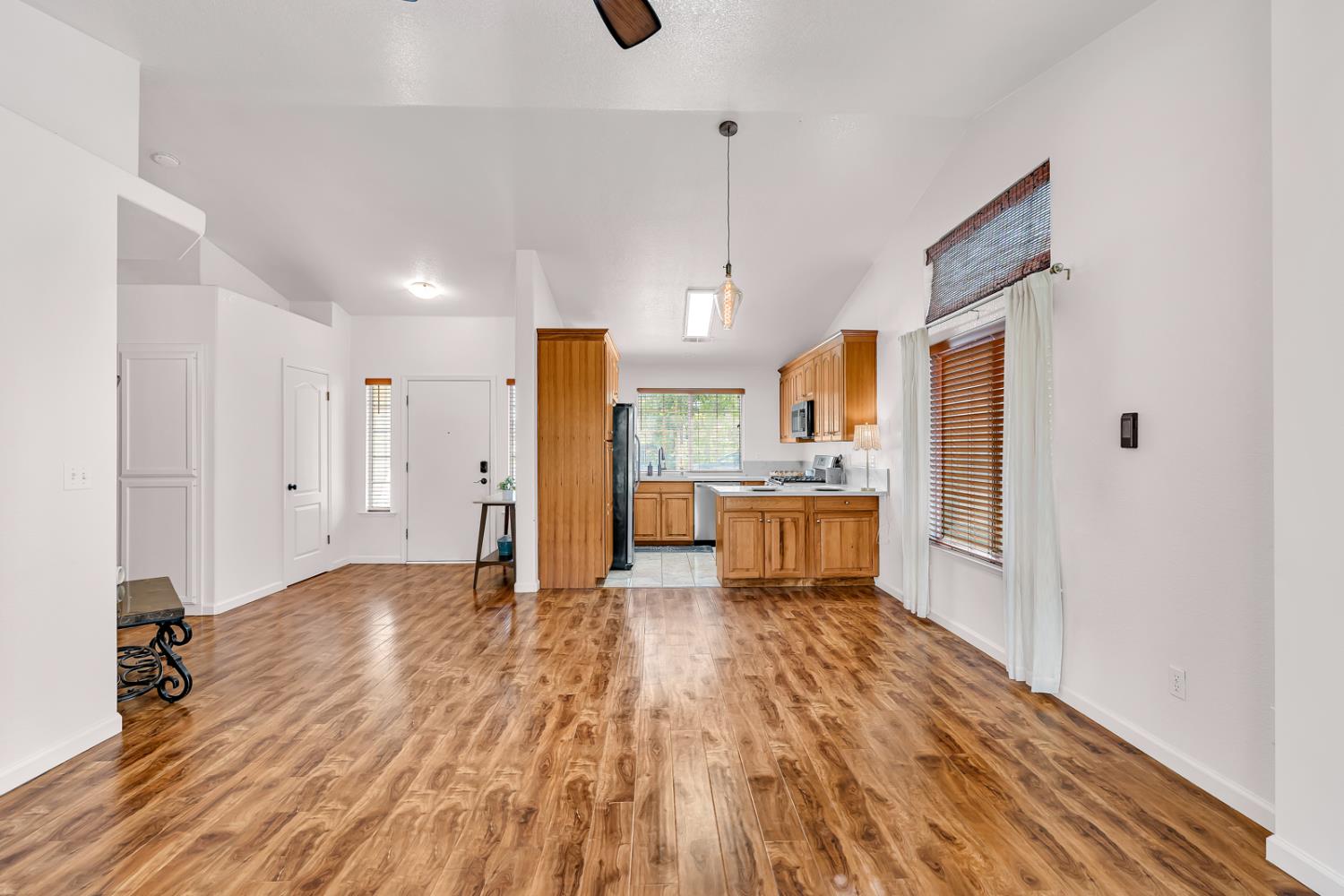 1564 E Waterford Ave, Fresno, CA 93720