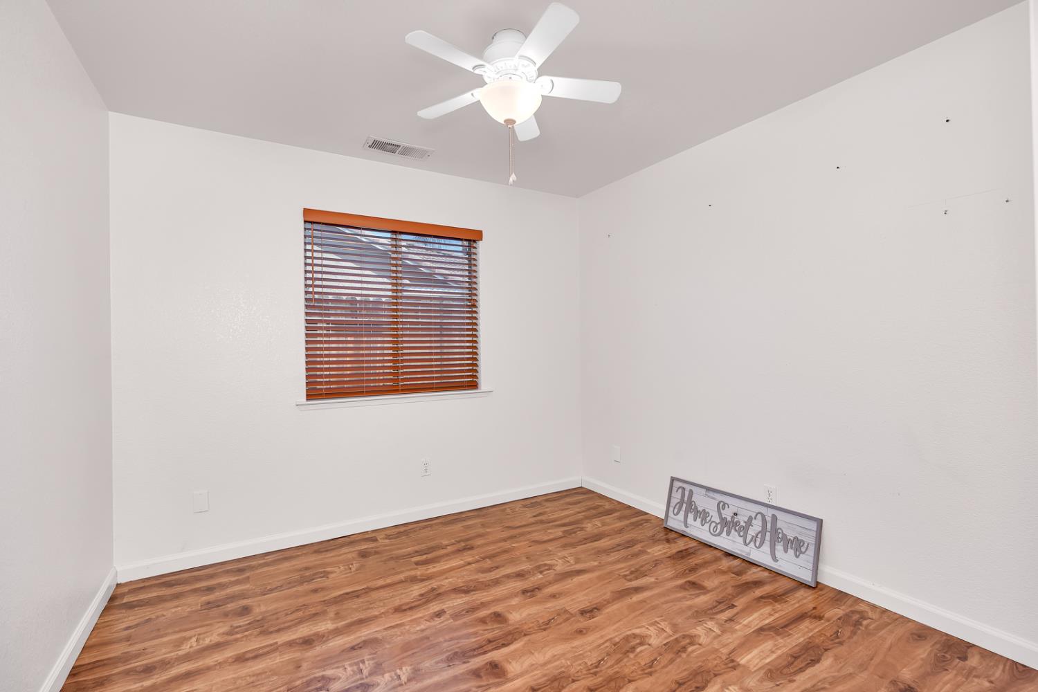 1564 E Waterford Ave, Fresno, CA 93720