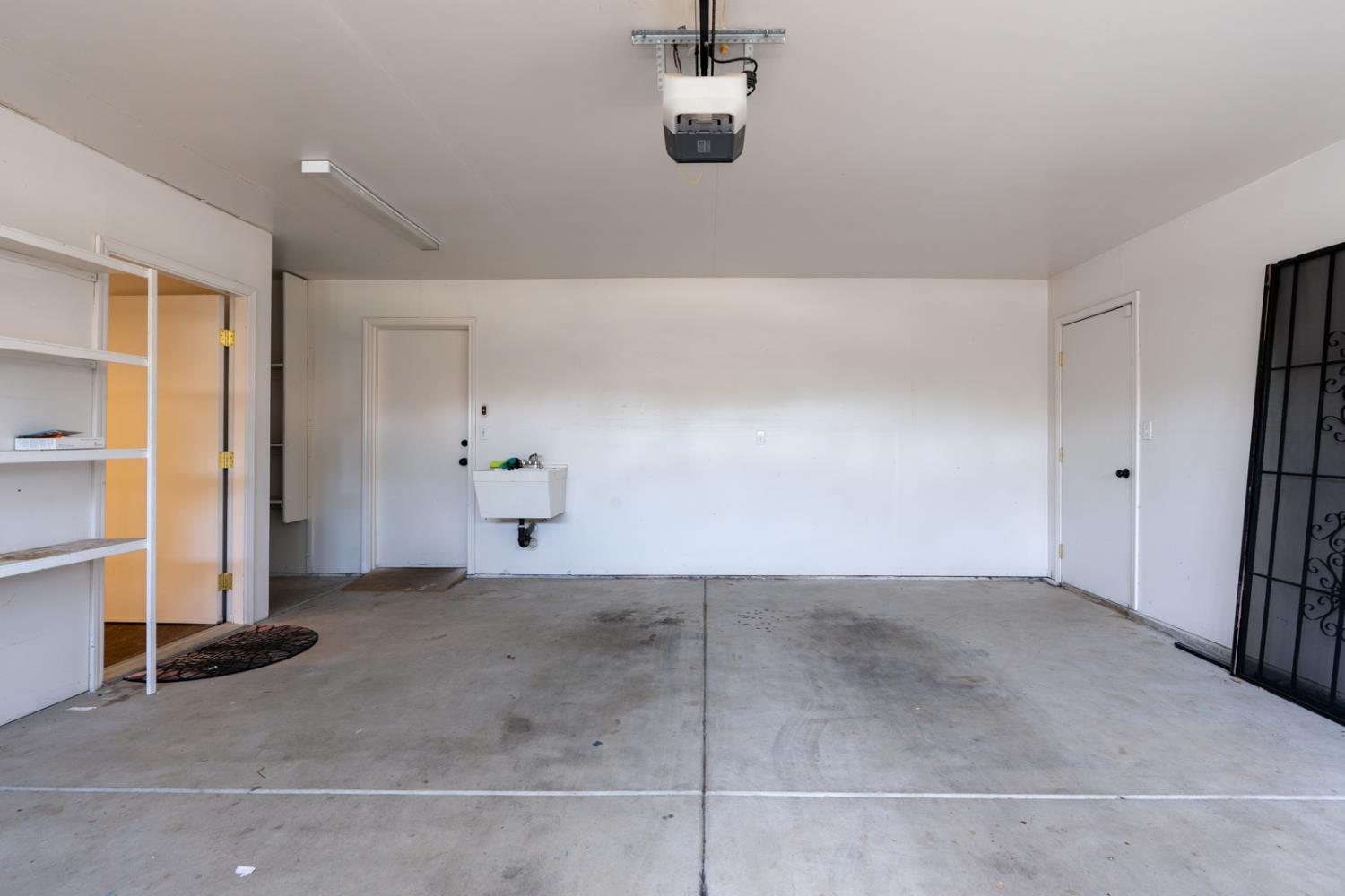 1564 E Waterford Ave, Fresno, CA 93720