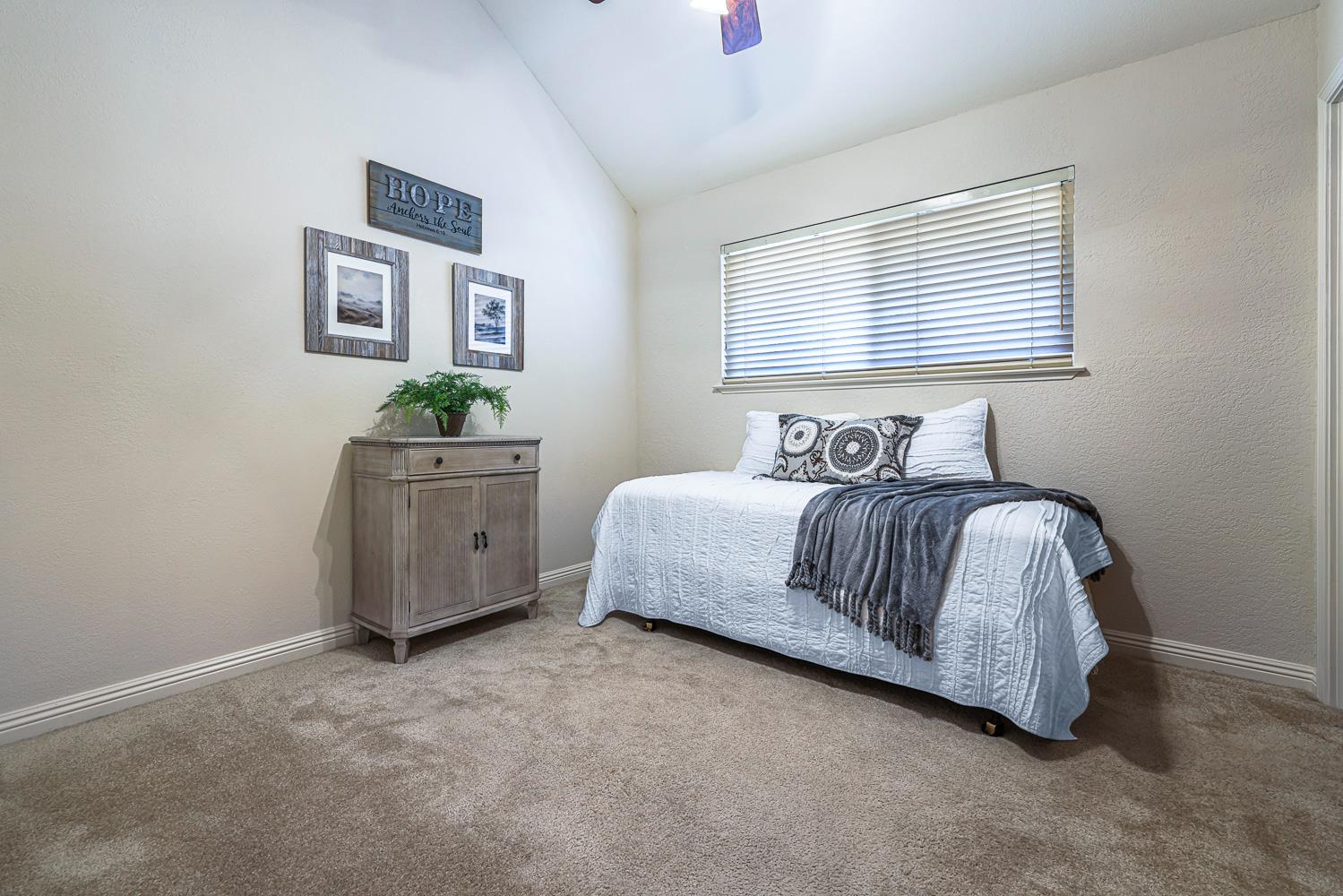 6270 N Tamera Ave, Fresno, CA 93711