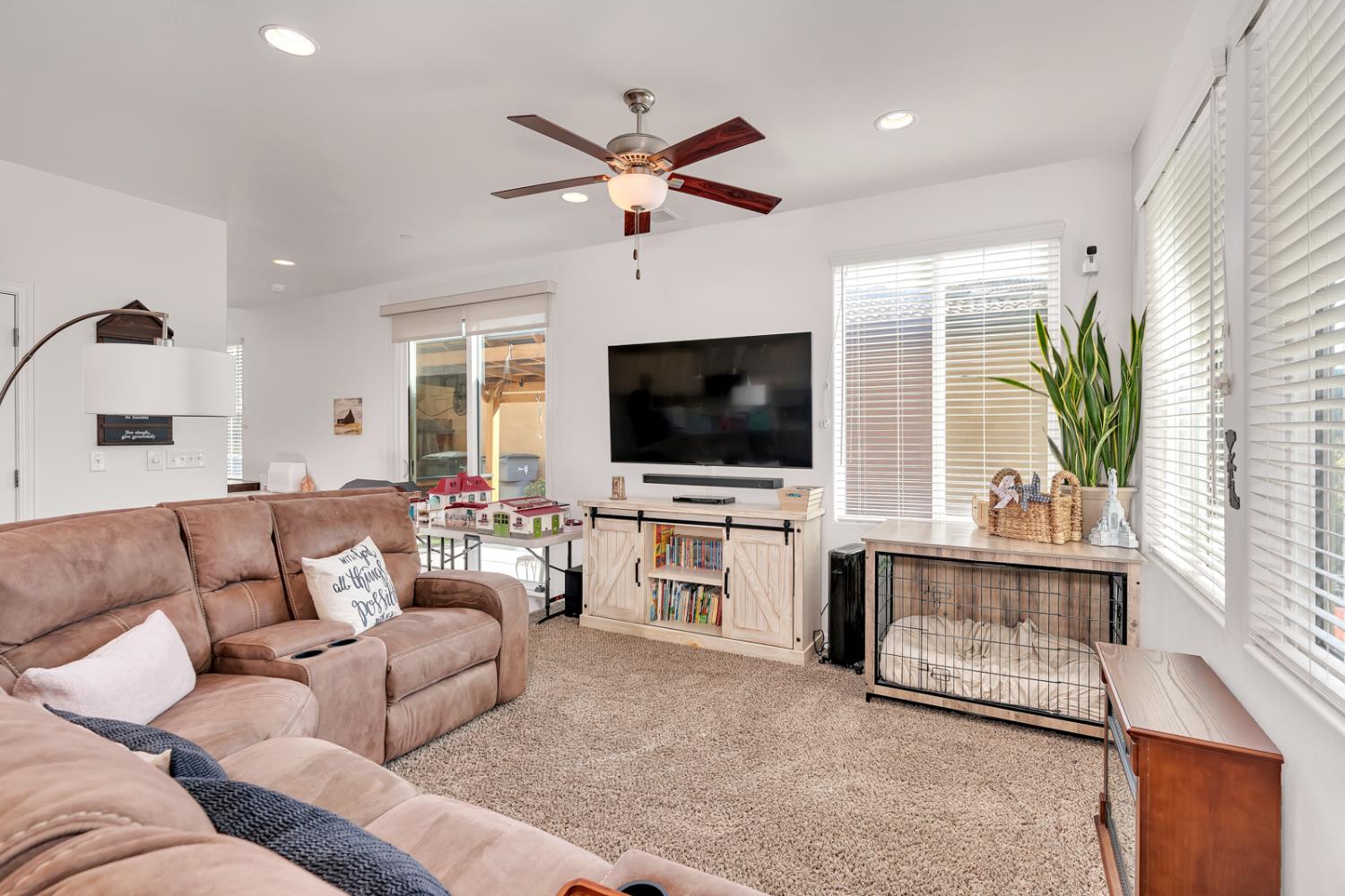 10857 N Knowlton Way, Fresno, CA 93730