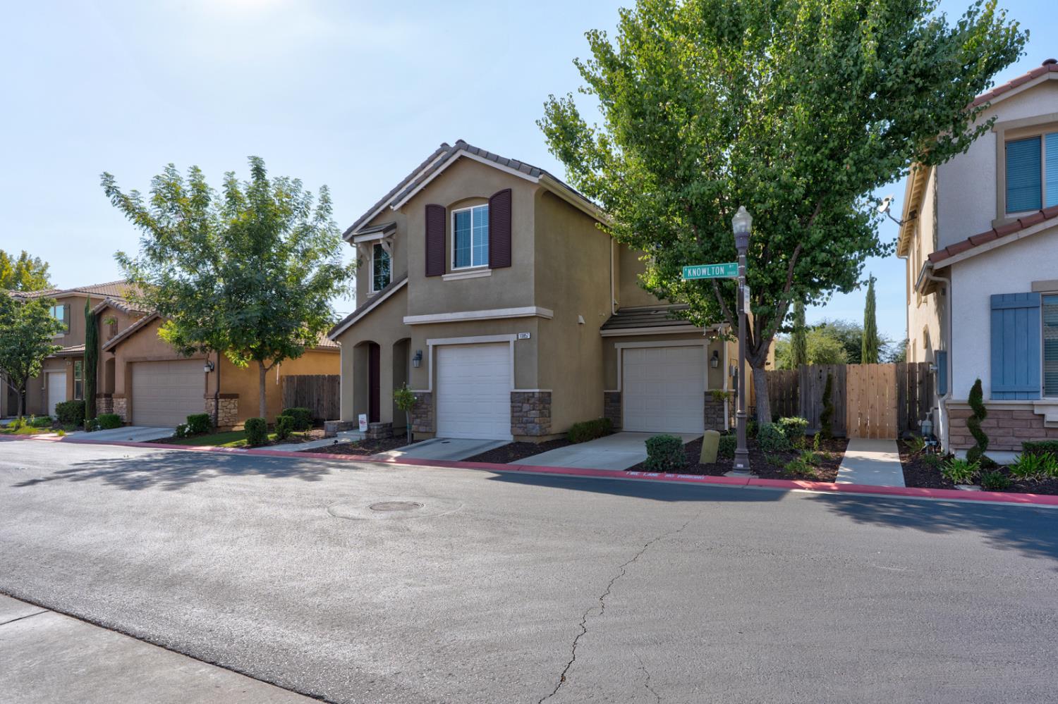 10857 N Knowlton Way, Fresno, CA 93730