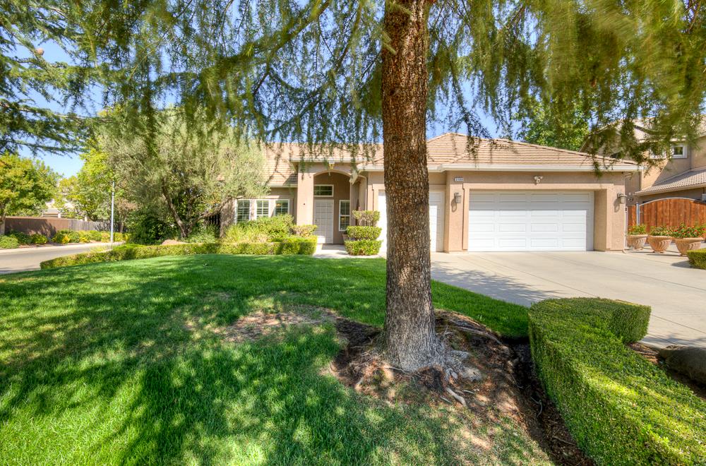 2168 E Pinehurst Ave, Fresno, CA 93730
