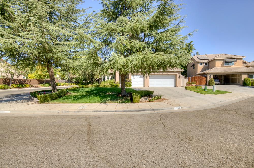 2168 E Pinehurst Ave, Fresno, CA 93730