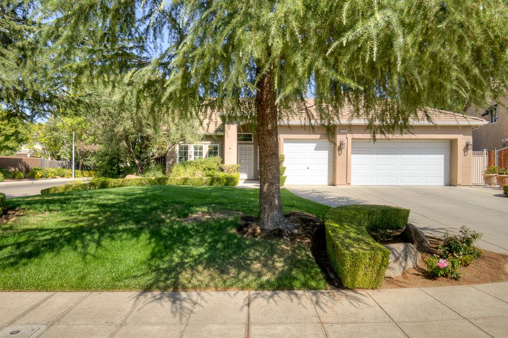 2168 E Pinehurst Ave, Fresno, CA 93730