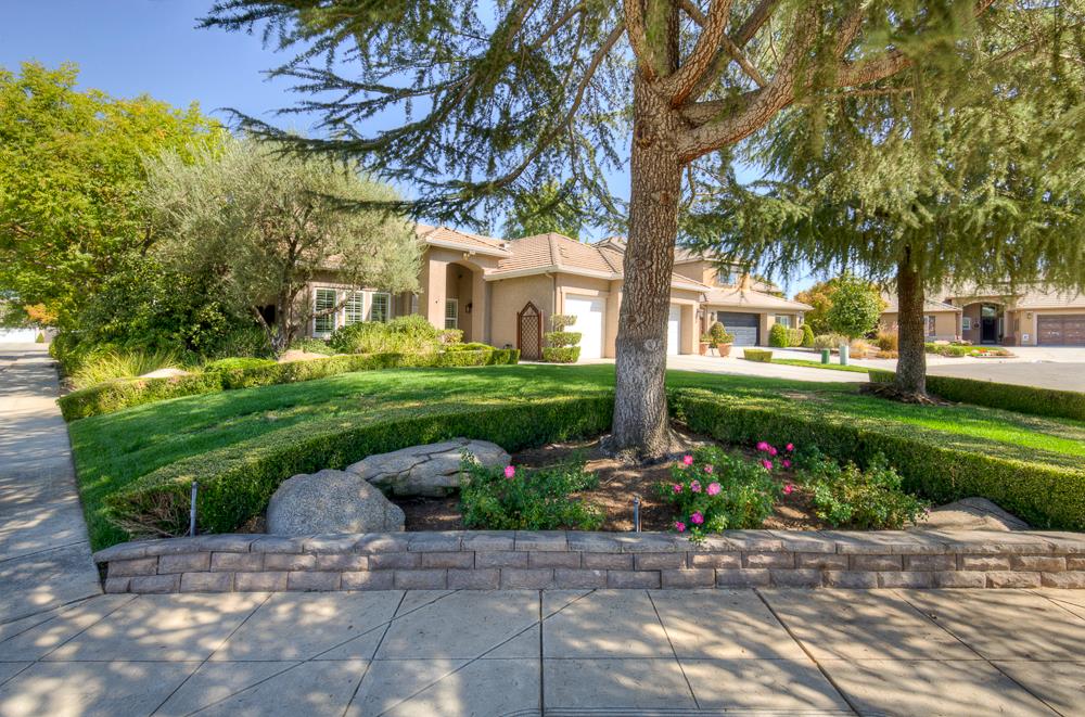 2168 E Pinehurst Ave, Fresno, CA 93730