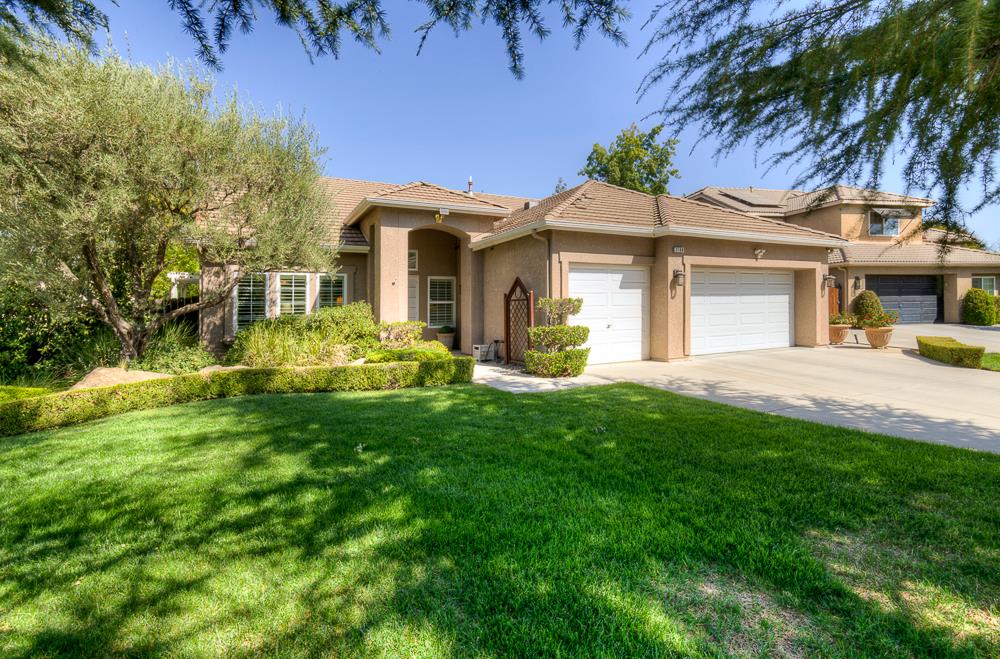 2168 E Pinehurst Ave, Fresno, CA 93730