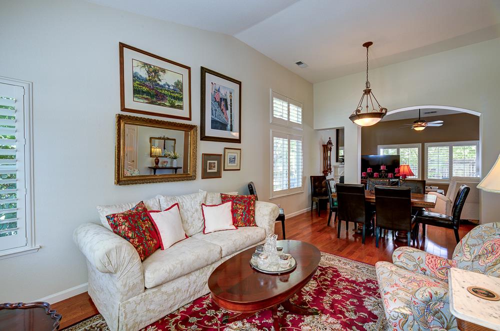 2168 E Pinehurst Ave, Fresno, CA 93730