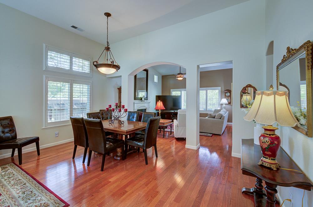 2168 E Pinehurst Ave, Fresno, CA 93730