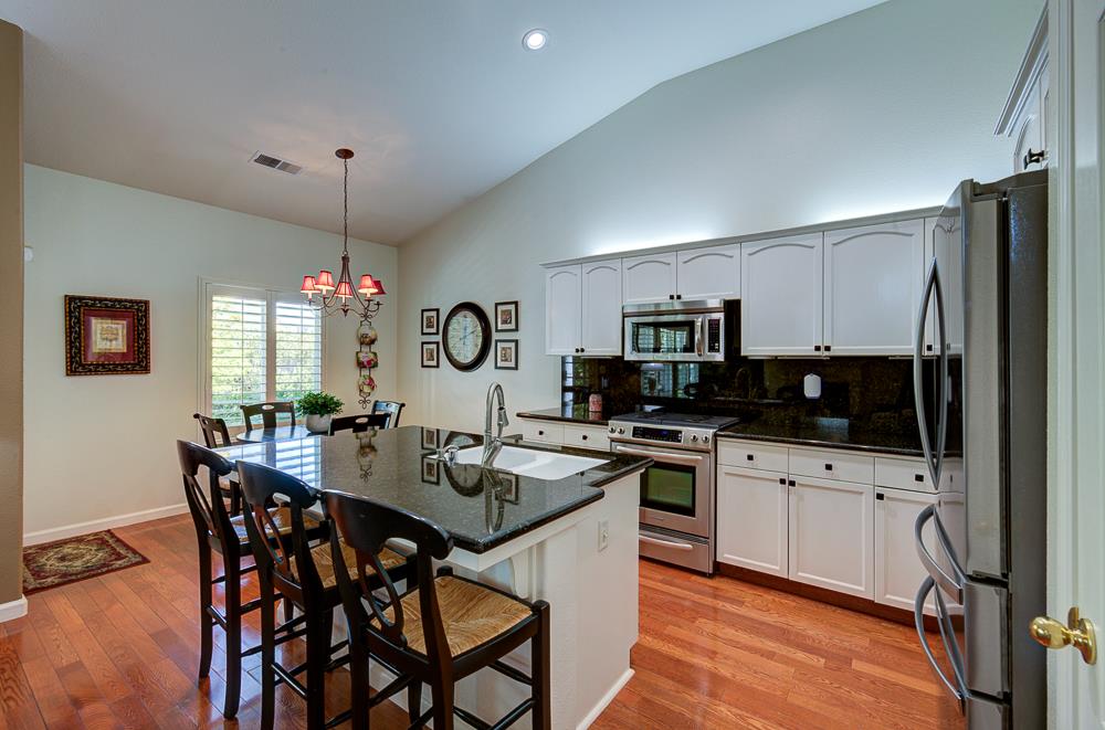 2168 E Pinehurst Ave, Fresno, CA 93730
