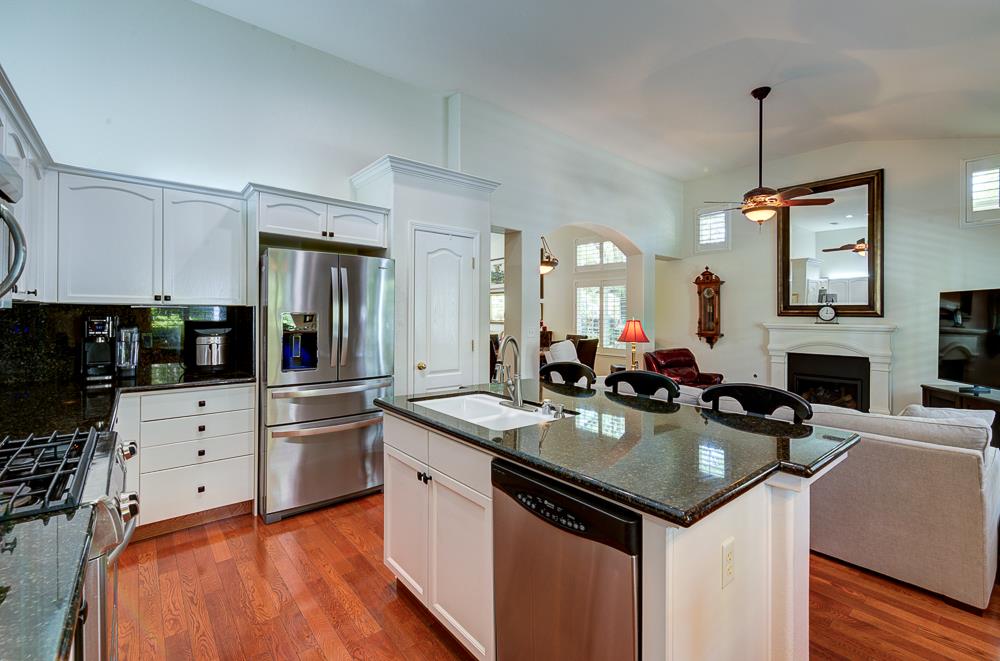 2168 E Pinehurst Ave, Fresno, CA 93730