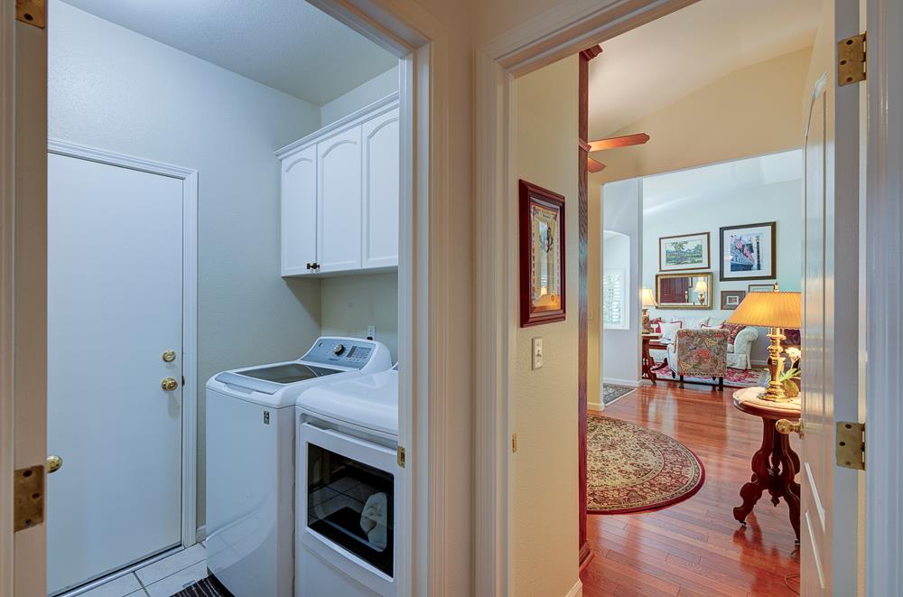2168 E Pinehurst Ave, Fresno, CA 93730