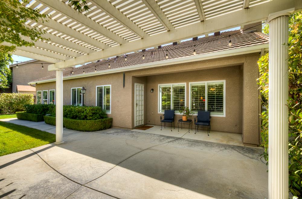 2168 E Pinehurst Ave, Fresno, CA 93730