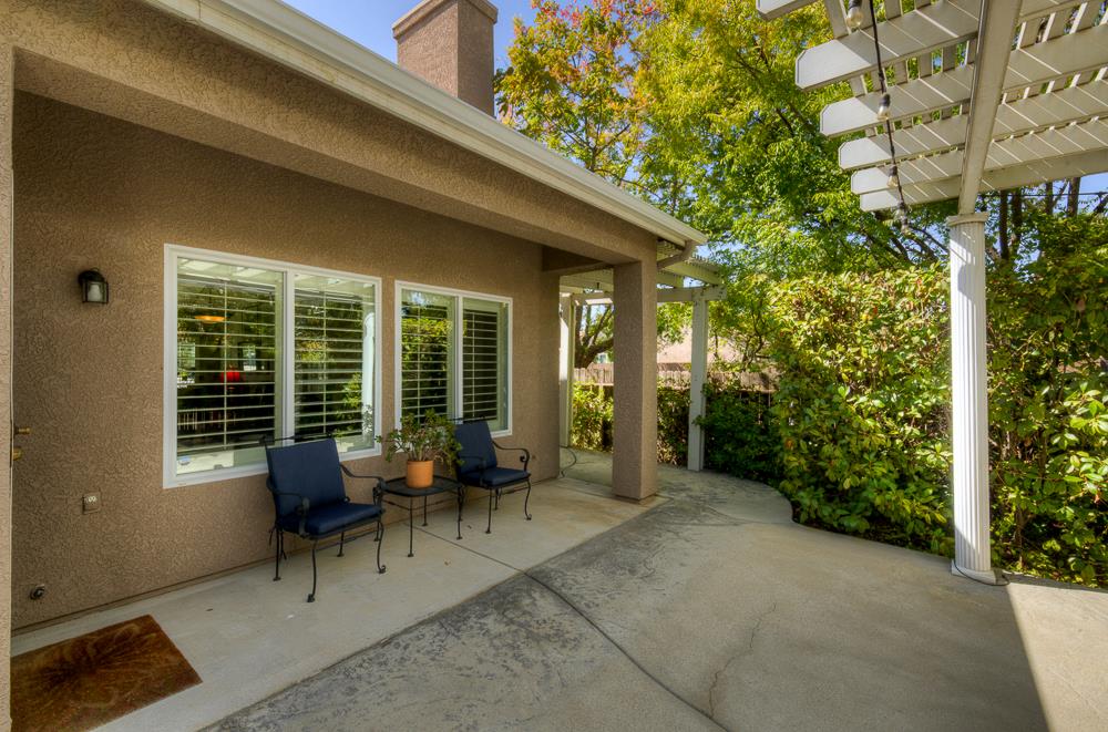 2168 E Pinehurst Ave, Fresno, CA 93730