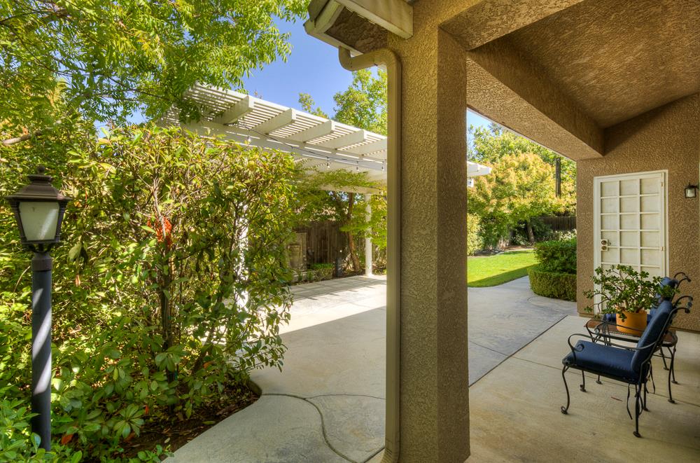 2168 E Pinehurst Ave, Fresno, CA 93730