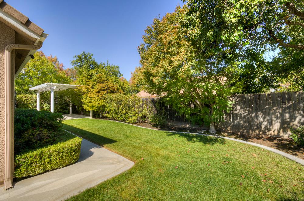 2168 E Pinehurst Ave, Fresno, CA 93730