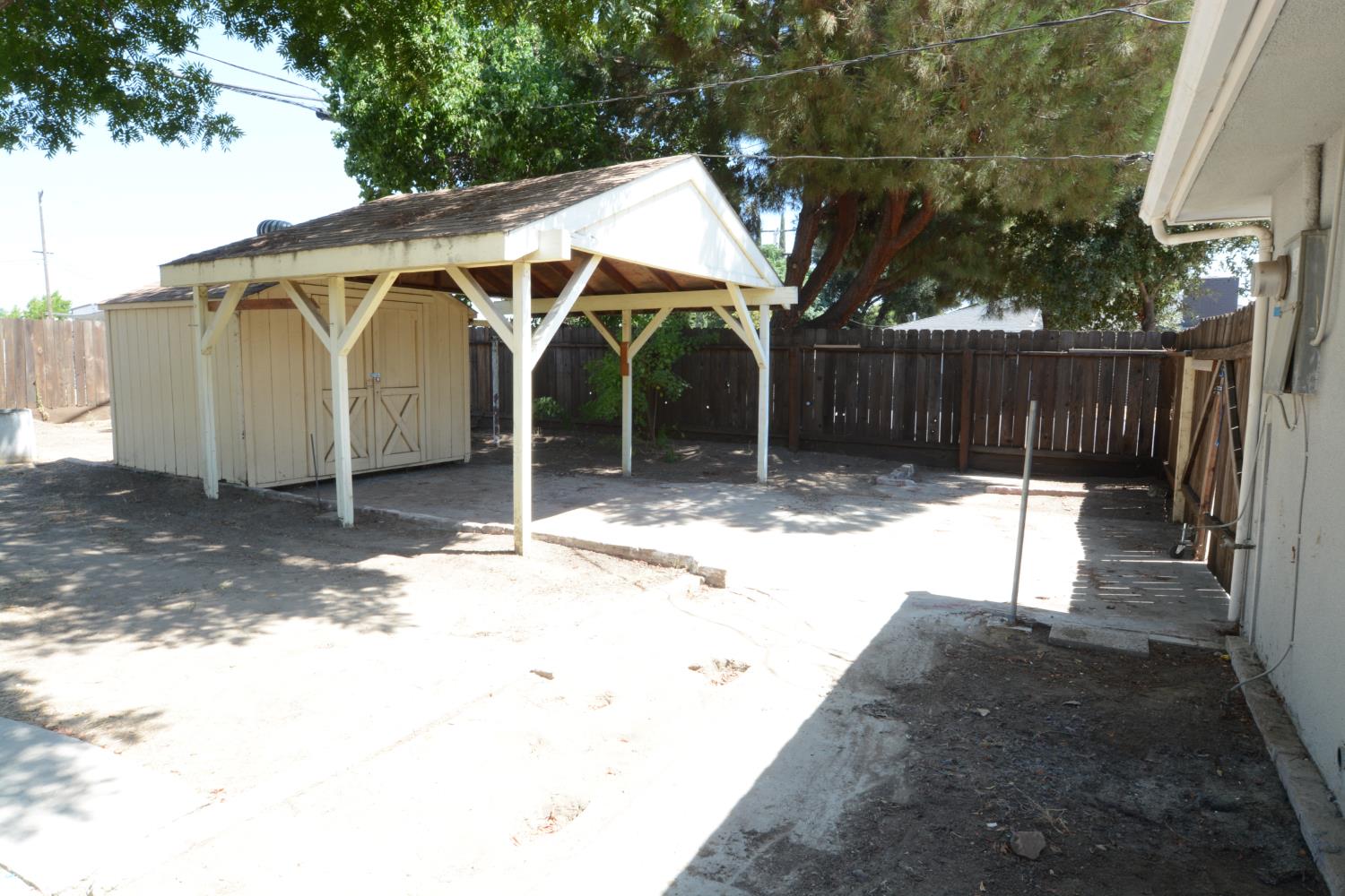 5731 E Bernadine Dr, Fresno, CA 93727