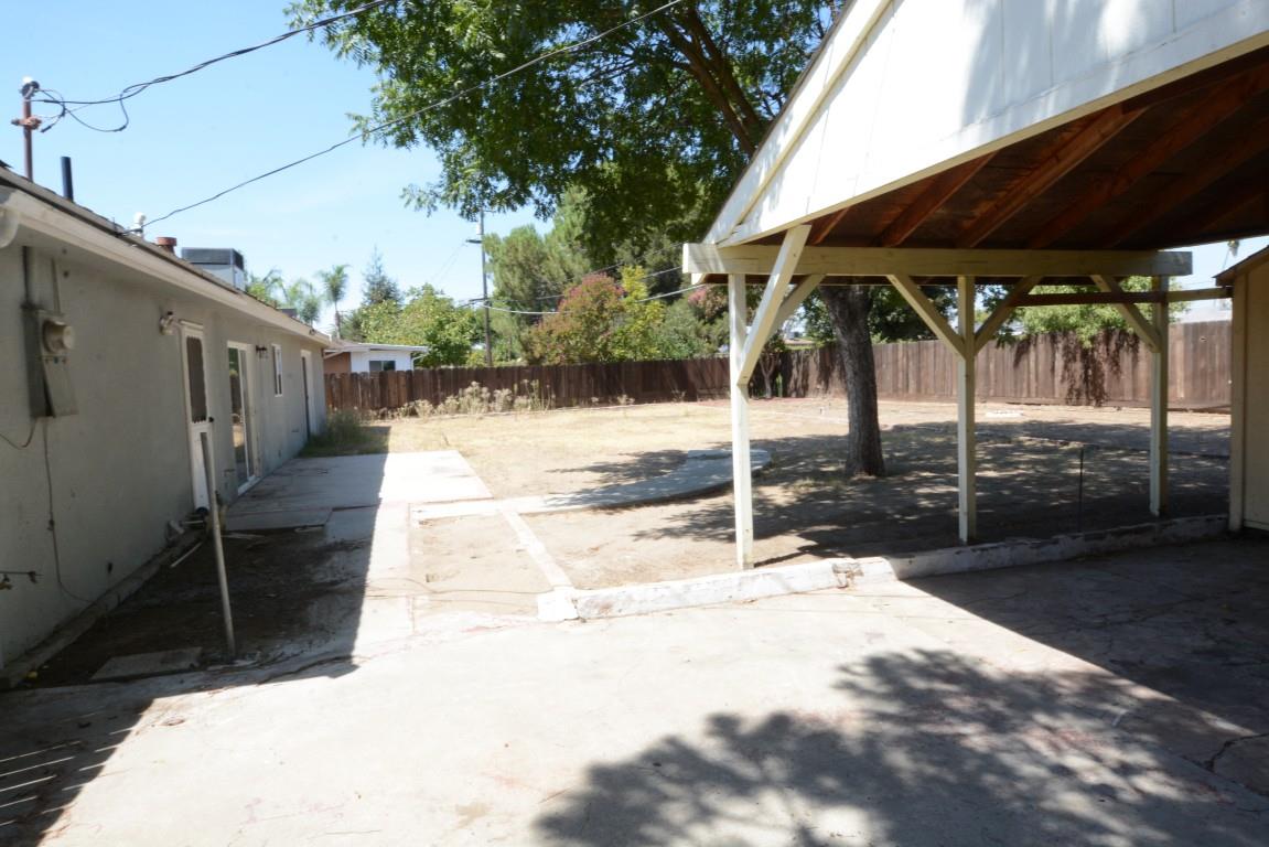 5731 E Bernadine Dr, Fresno, CA 93727