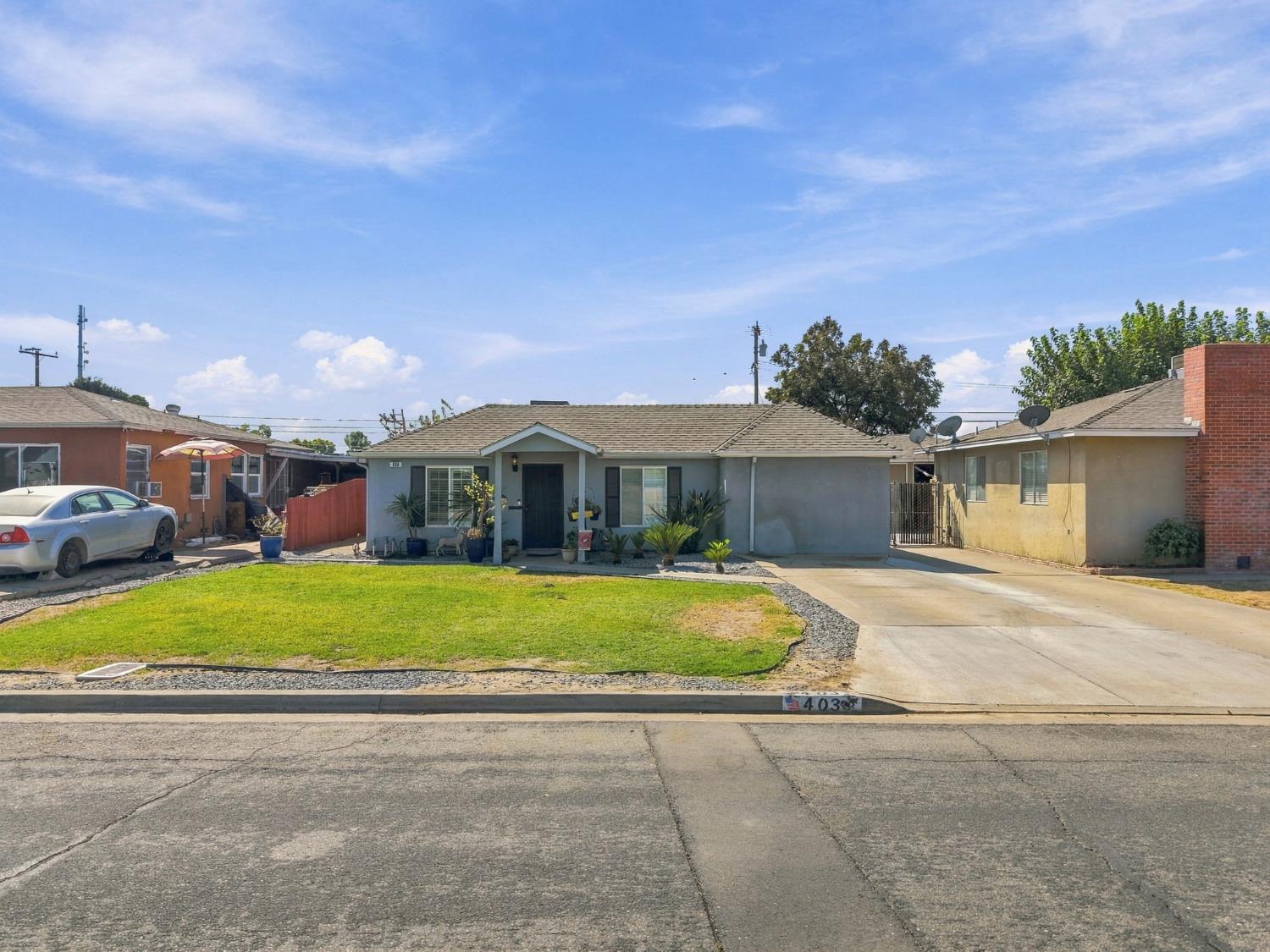 403 E Elm St, Hanford, CA 93230