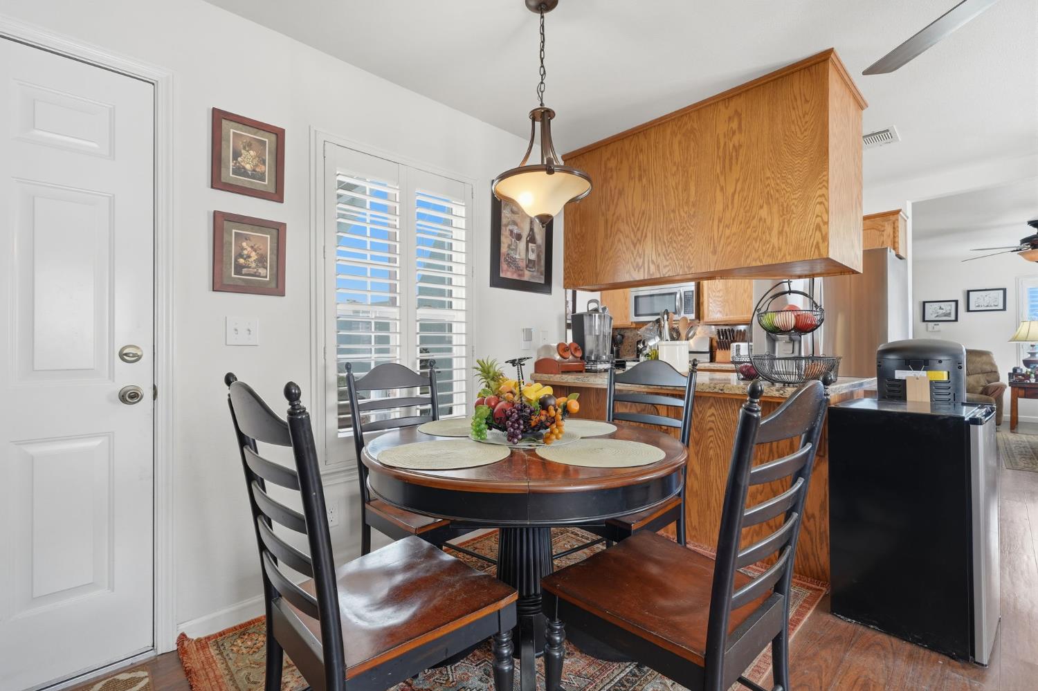 403 E Elm St, Hanford, CA 93230