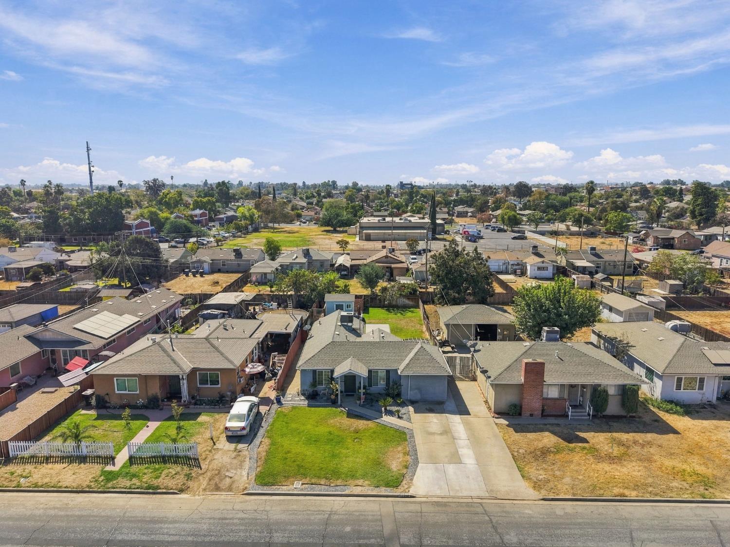 403 E Elm St, Hanford, CA 93230