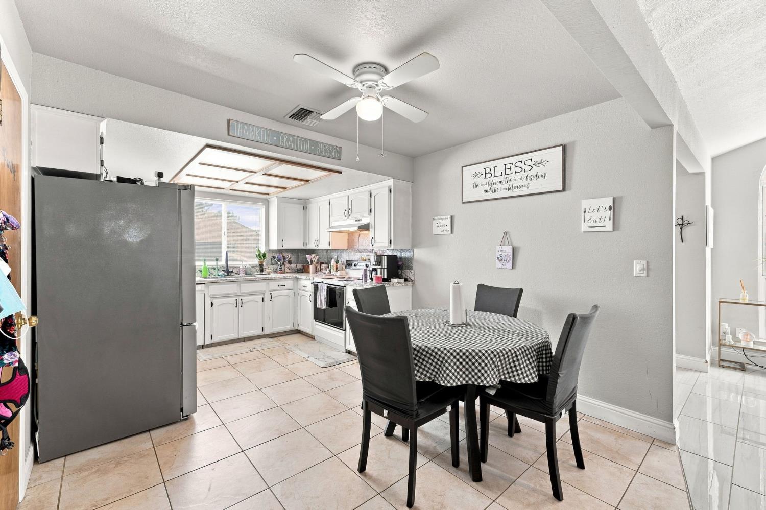 9673 N Sharon Ave, Fresno, CA 93720