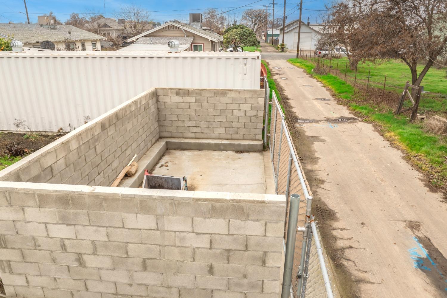 208 E 4th St, Hanford, CA 93230
