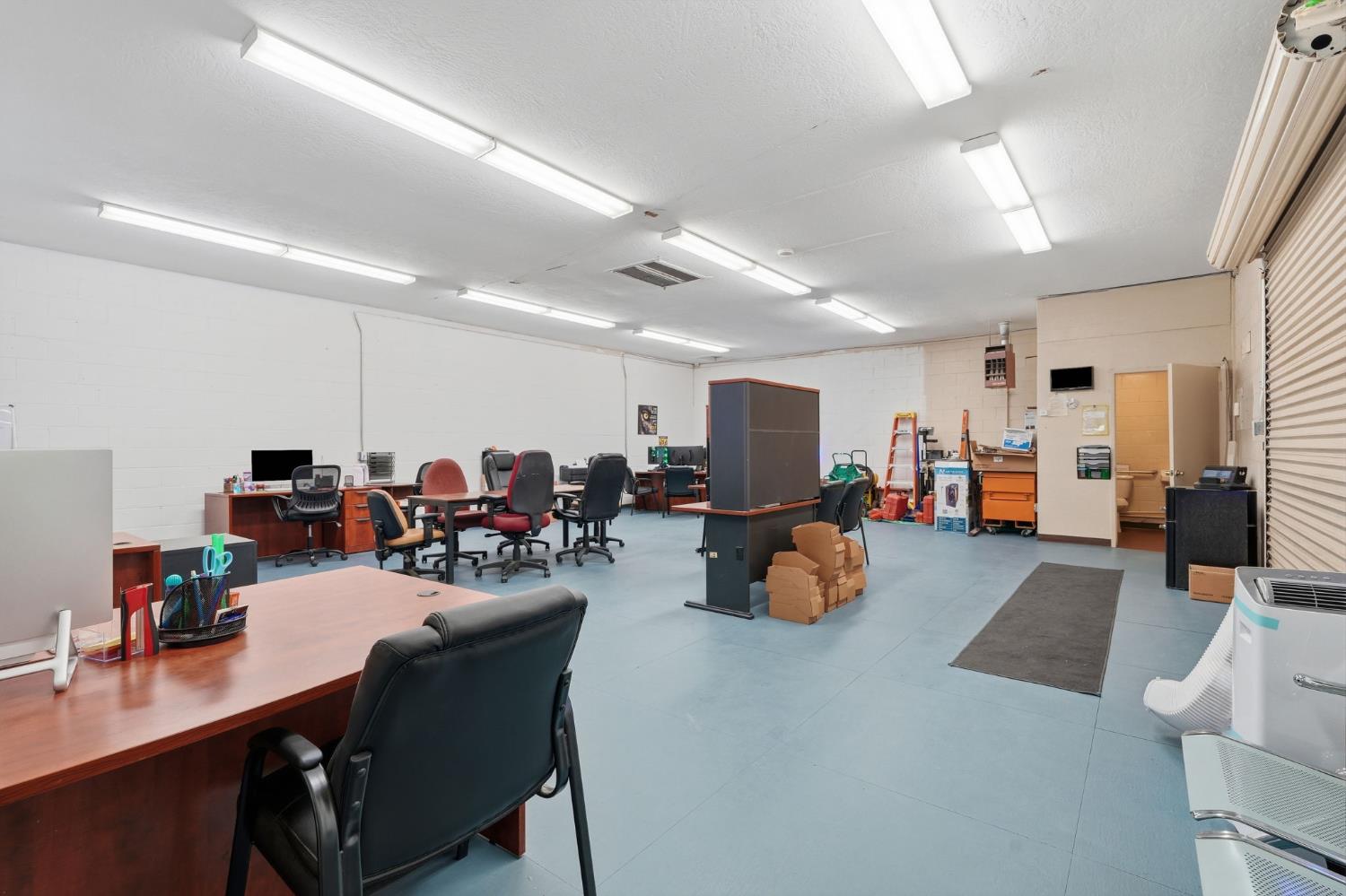 208 E 4th St, Hanford, CA 93230