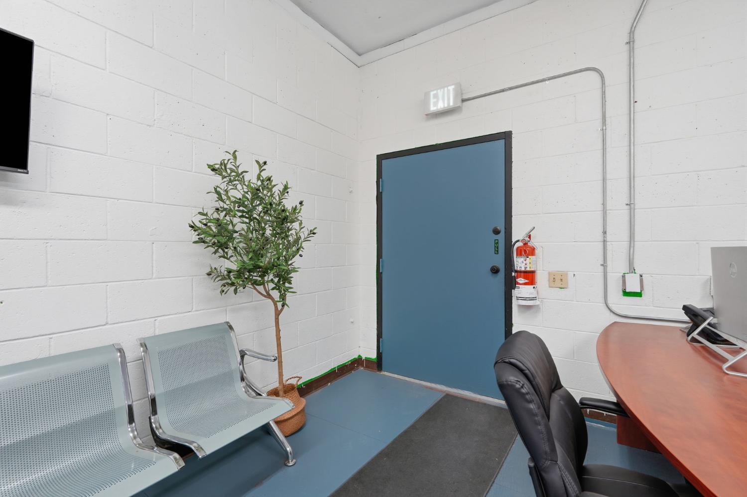 208 E 4th St, Hanford, CA 93230
