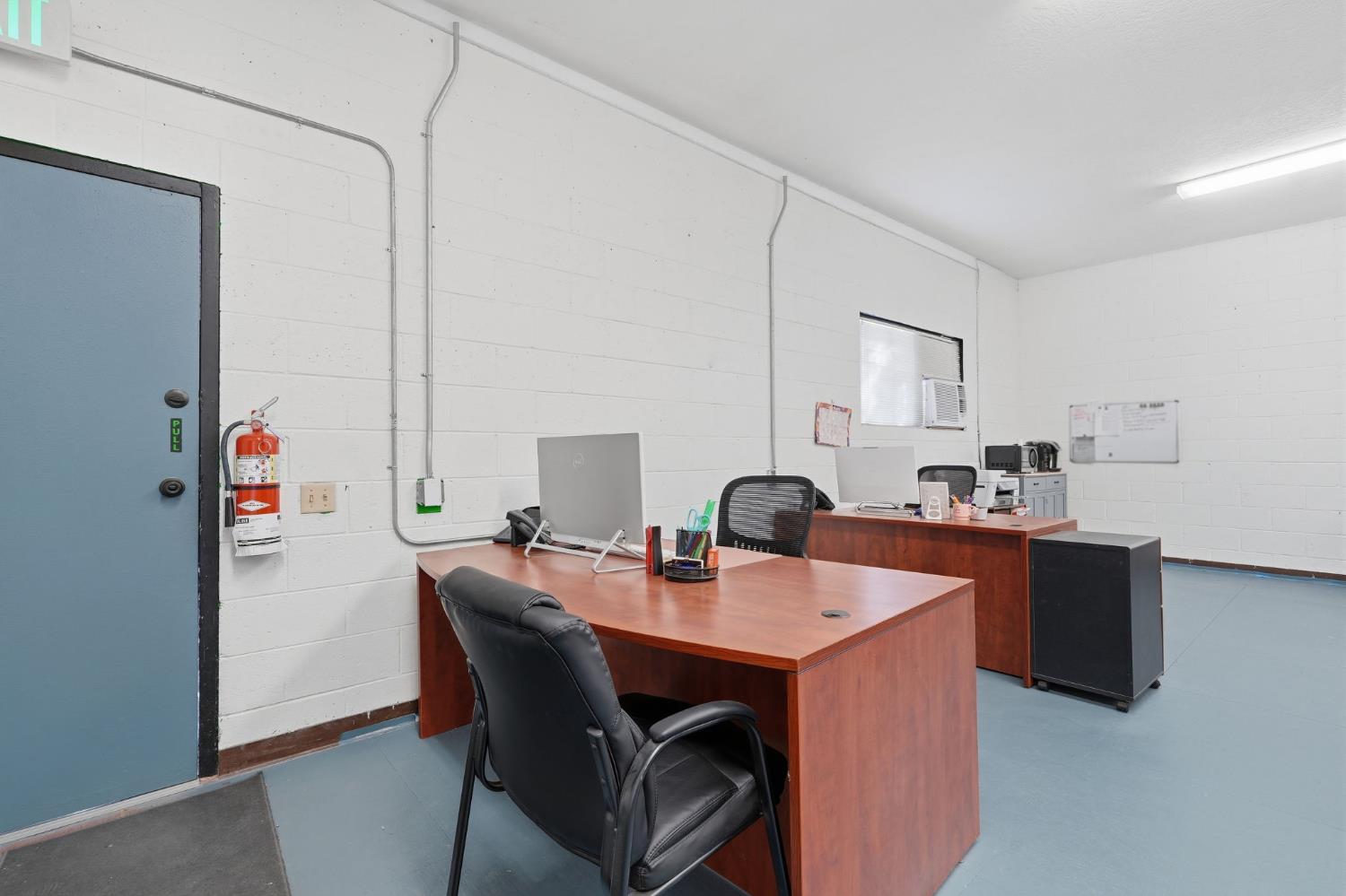 208 E 4th St, Hanford, CA 93230