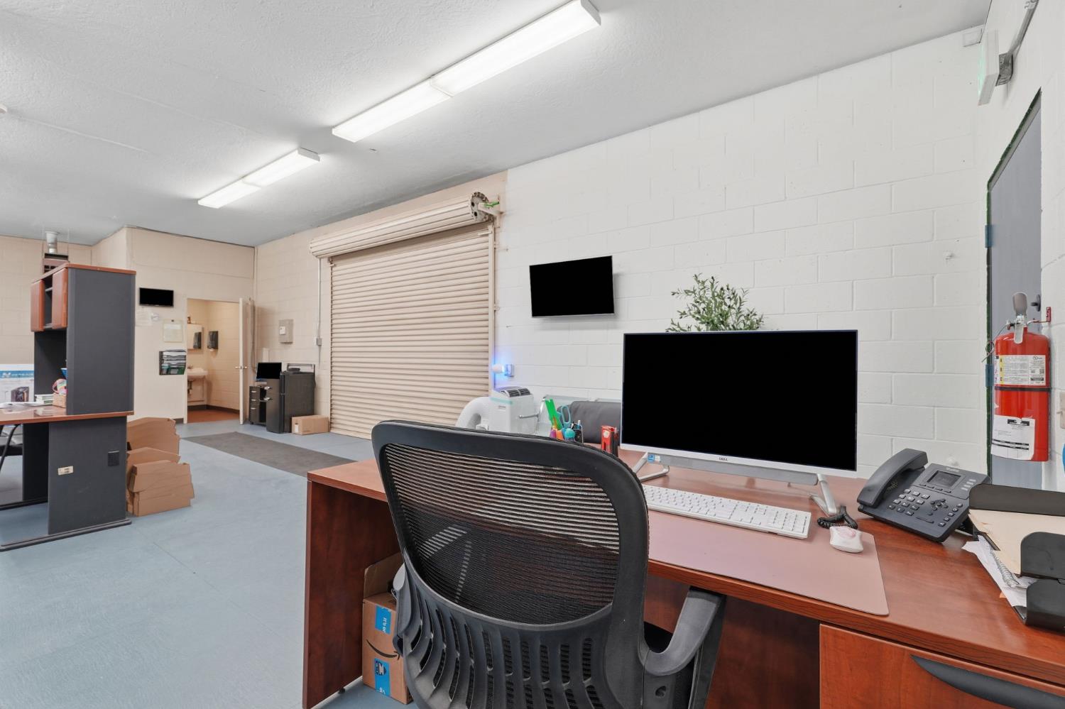 208 E 4th St, Hanford, CA 93230