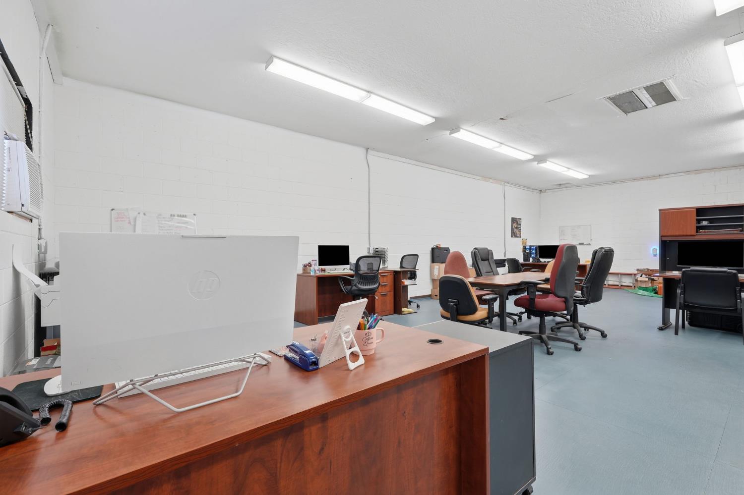 208 E 4th St, Hanford, CA 93230