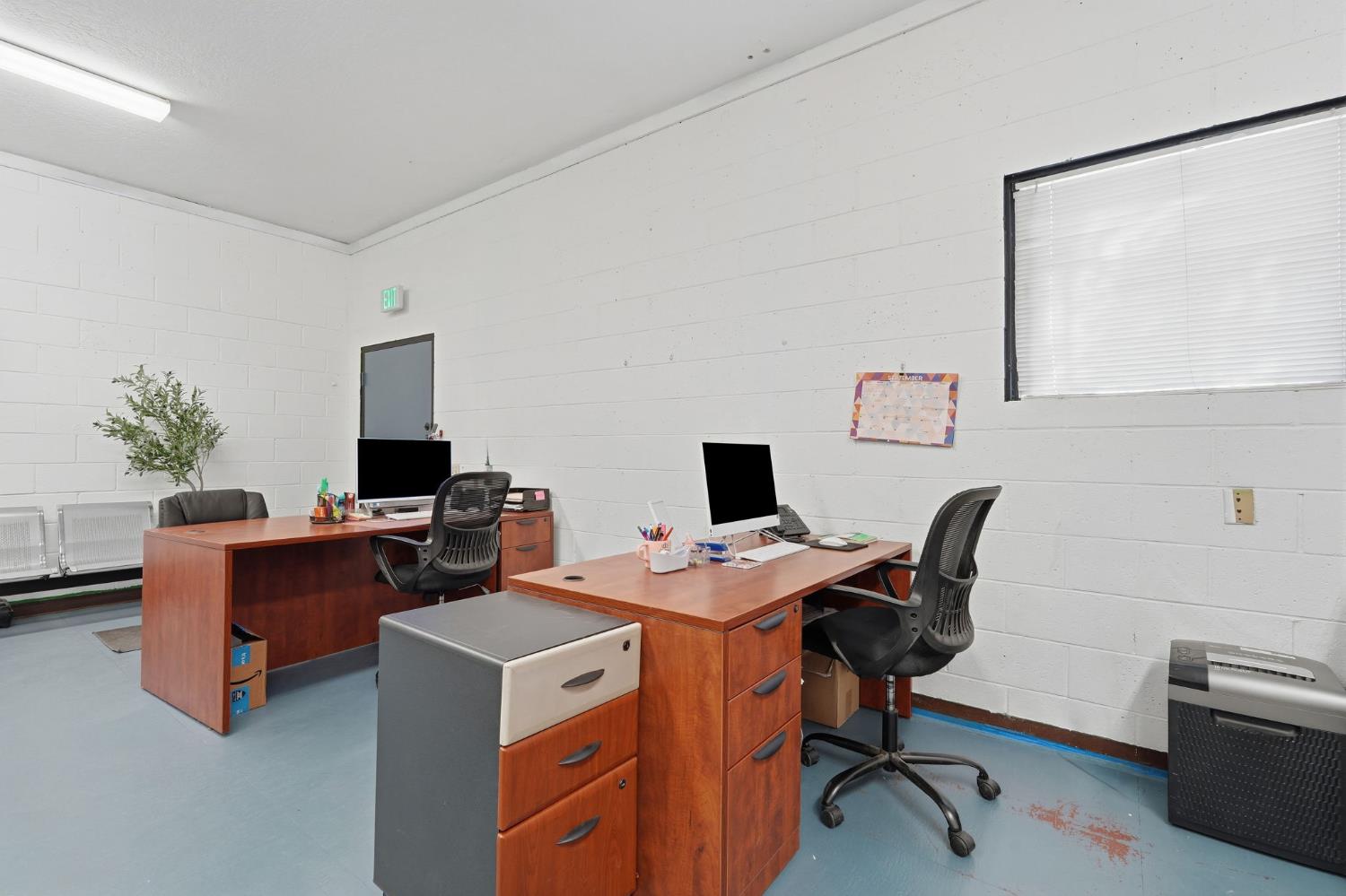 208 E 4th St, Hanford, CA 93230