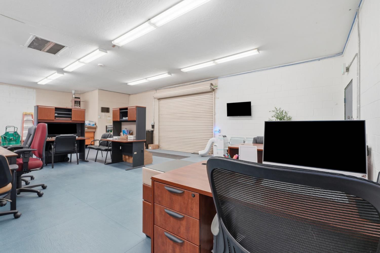 208 E 4th St, Hanford, CA 93230