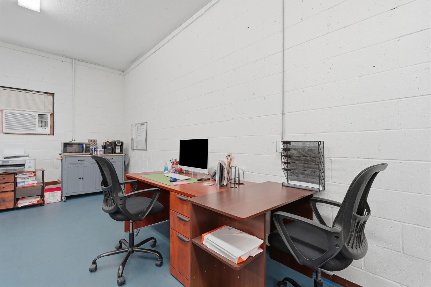 208 E 4th St, Hanford, CA 93230