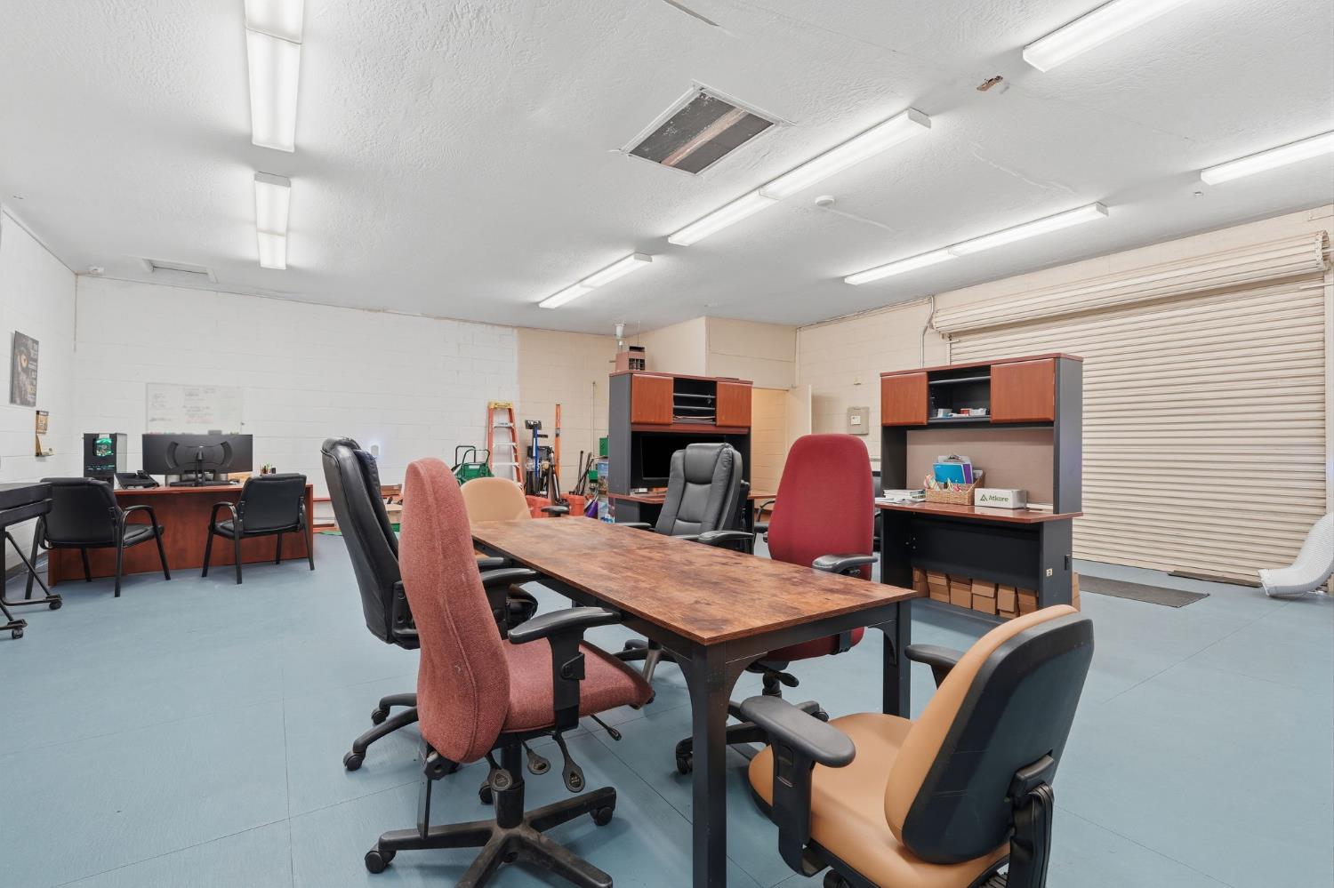 208 E 4th St, Hanford, CA 93230