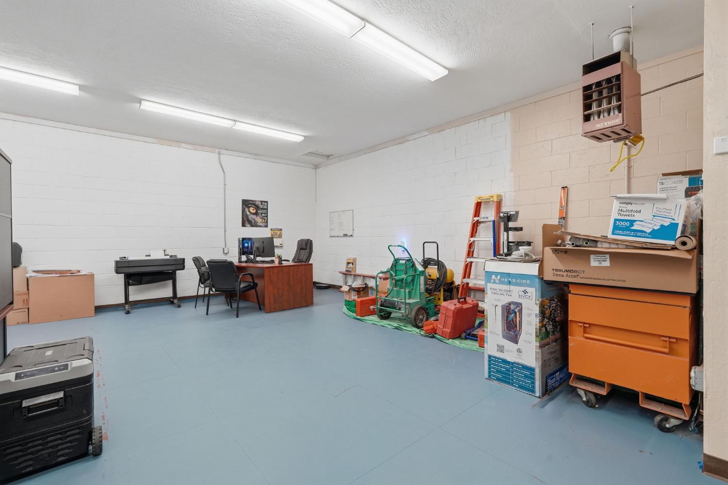 208 E 4th St, Hanford, CA 93230