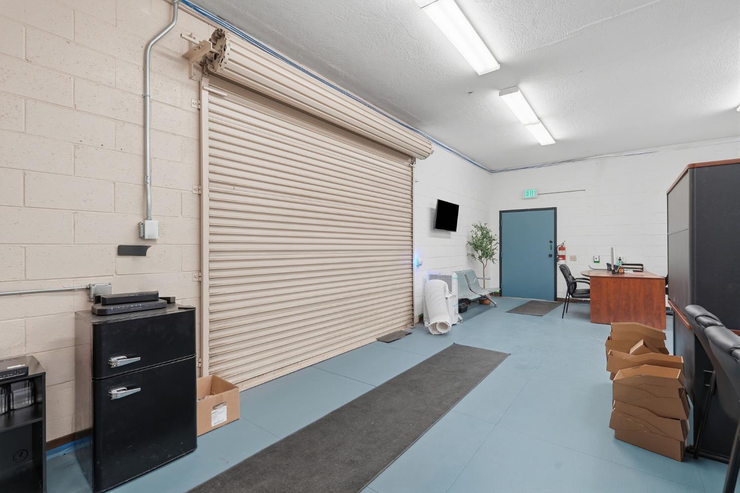 208 E 4th St, Hanford, CA 93230