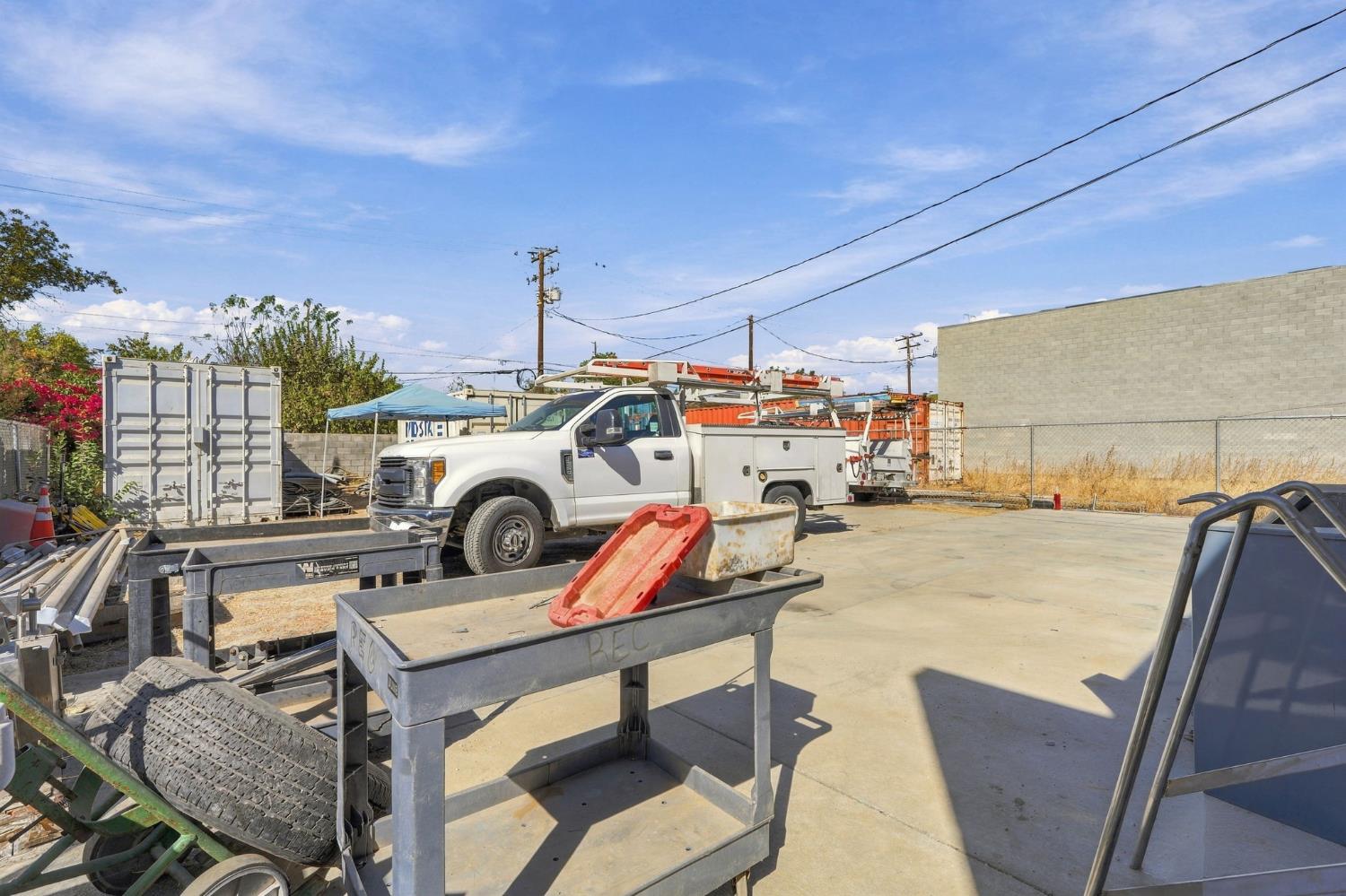 208 E 4th St, Hanford, CA 93230